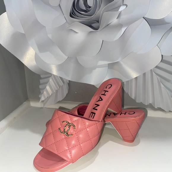 Chanel Pink Lambskin Quilted CC Open Toe Slides NEW European size 36 Made Italy - Picture 13 of 17